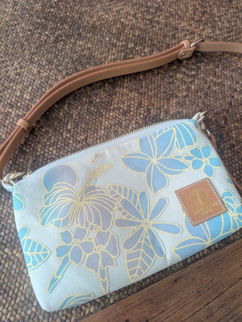 NWT Jana Lam canvas  Crossbody pastel plumeria flower print with shoulder strap